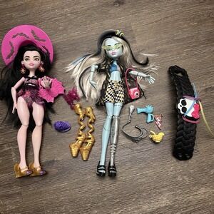 2 MONSTER HIGH G3 SCARE-ADISE ISLAND FRANKIE STEIN & DRACULAURA Doll Dolls